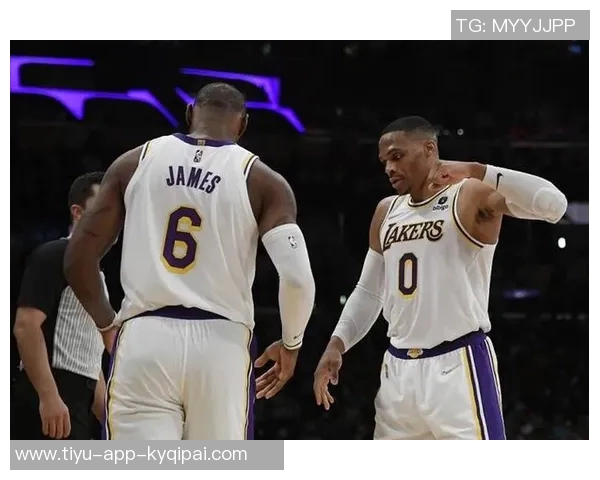 阿泰点评湖人阵容变化威少沦为角色球员而韦德浓眉仍是二当家 阿泰点评湖人阵容变化威少沦为角色球员而韦德浓眉仍是二当家